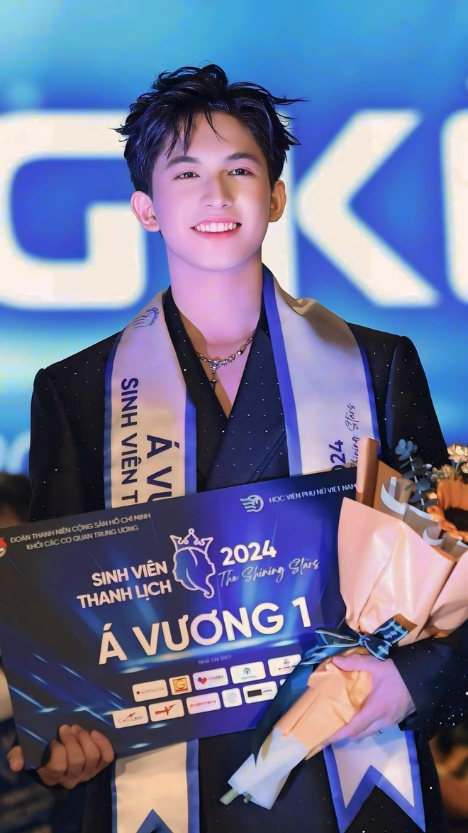 Choáng: 1 Á vương quê Nghệ An xác nhận chuyển giới, khóc khi nhìn vào gương sau 3 lần phẫu thuật- Ảnh 1. Choáng: 1 Á vương quê Nghệ An xác nhận chuyển giới, khóc khi nhìn vào gương sau 3 lần phẫu thuật- Ảnh 1.