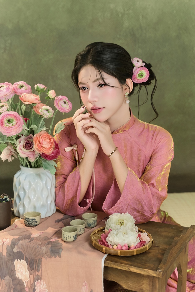 Choáng: 1 Á vương quê Nghệ An xác nhận chuyển giới, khóc khi nhìn vào gương sau 3 lần phẫu thuật- Ảnh 4. Choáng: 1 Á vương quê Nghệ An xác nhận chuyển giới, khóc khi nhìn vào gương sau 3 lần phẫu thuật- Ảnh 4.