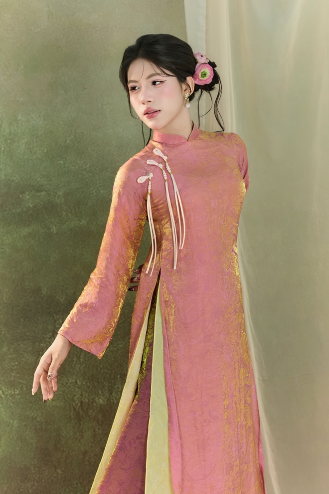 Choáng: 1 Á vương quê Nghệ An xác nhận chuyển giới, khóc khi nhìn vào gương sau 3 lần phẫu thuật- Ảnh 3. Choáng: 1 Á vương quê Nghệ An xác nhận chuyển giới, khóc khi nhìn vào gương sau 3 lần phẫu thuật- Ảnh 3.