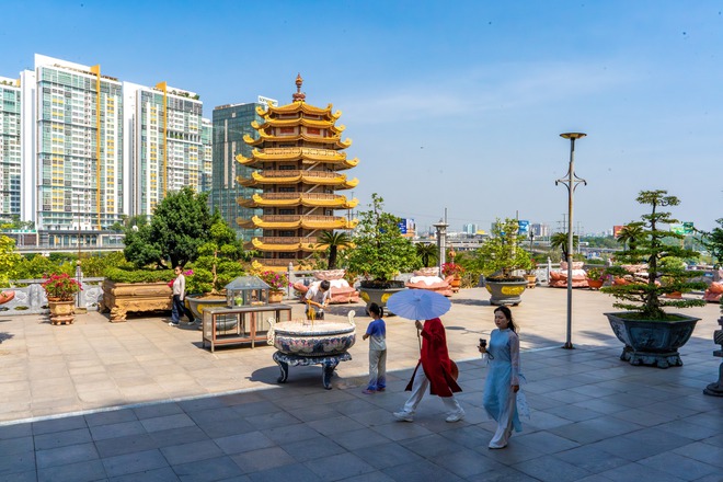 10 địa điểm chụp ảnh Tết miễn phí đang gây bão tại TP.HCM, vừa cổ kính lại đẹp tựa phim trường- Ảnh 10.