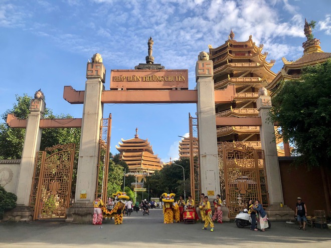 10 địa điểm chụp ảnh Tết miễn phí đang gây bão tại TP.HCM, vừa cổ kính lại đẹp tựa phim trường- Ảnh 9.