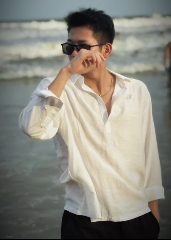 "Nam thần" bơi lội khoe body 8 múi cực phẩm, lúc ở cạnh Ánh Viên lại hoá em trai "tẻn tẻn" hút triệu view- Ảnh 2. "Nam thần" bơi lội khoe body 8 múi cực phẩm, lúc ở cạnh Ánh Viên lại hoá em trai "tẻn tẻn" hút triệu view- Ảnh 2.