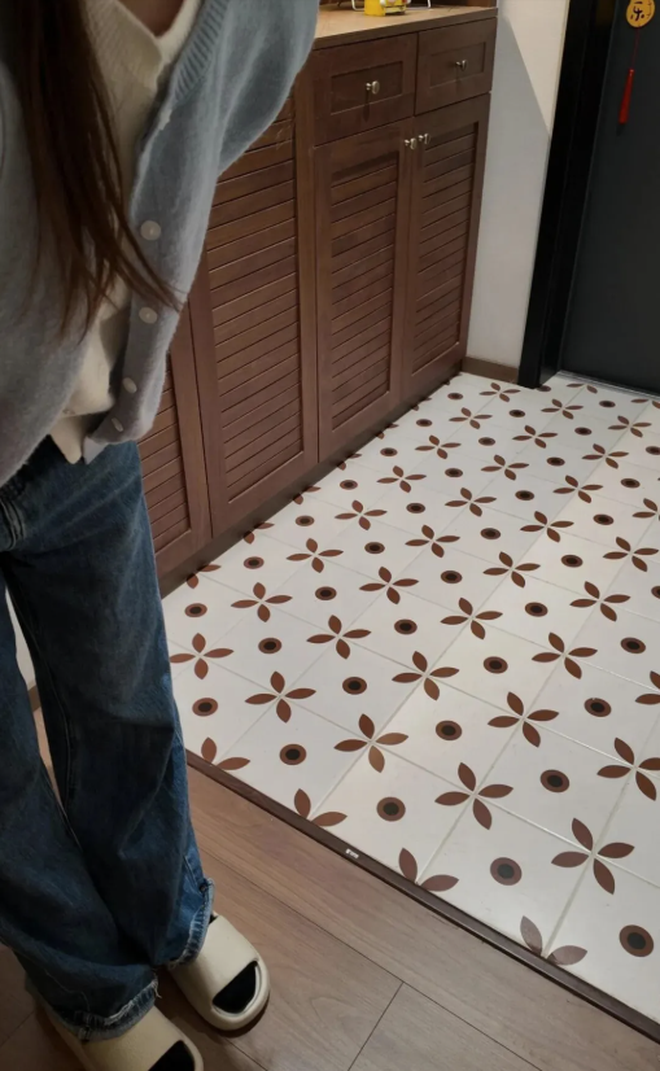 Ngày càng nhiều người từ biệt thảm chùi chân trước cửa, không phải tiết kiệm mà vì quá phiền- Ảnh 7. Ngày càng nhiều người từ biệt thảm chùi chân trước cửa, không phải tiết kiệm mà vì quá phiền- Ảnh 7.