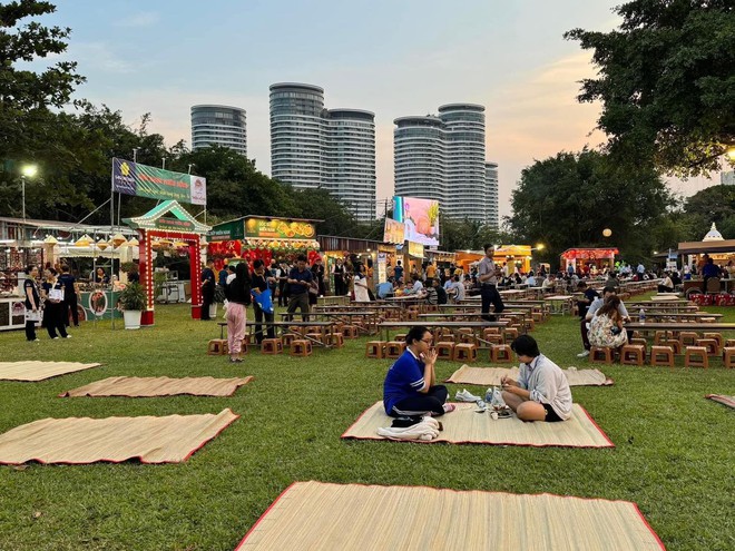 10 địa điểm chụp ảnh Tết miễn phí đang gây bão tại TP.HCM, vừa cổ kính lại đẹp tựa phim trường- Ảnh 21.