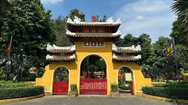 10 địa điểm chụp ảnh Tết miễn phí đang gây bão tại TP.HCM, vừa cổ kính lại đẹp tựa phim trường- Ảnh 1.