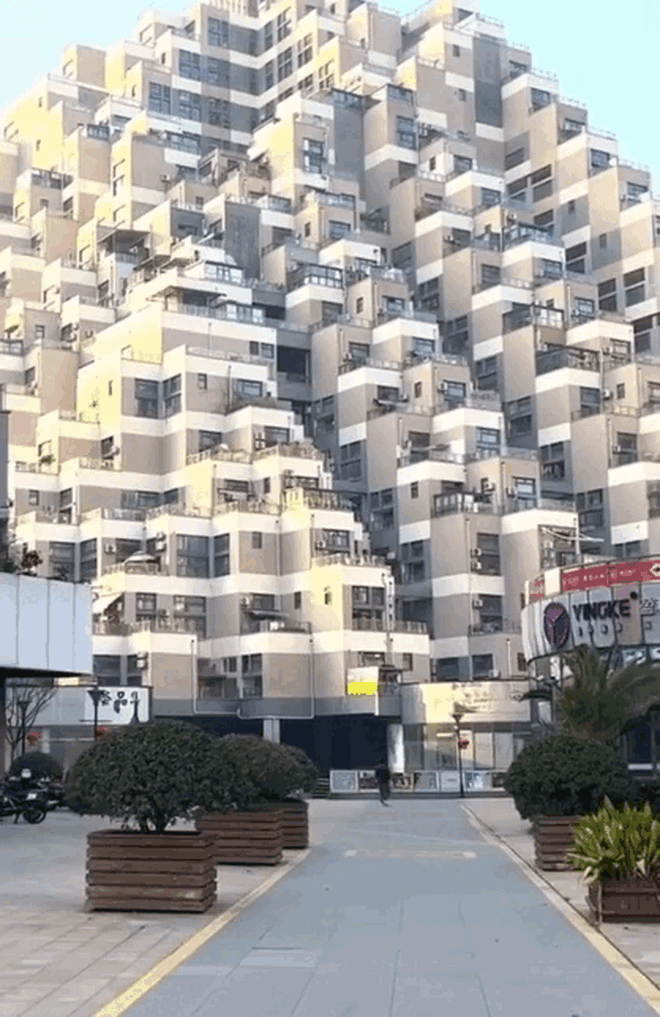 Hàng tỷ người "đau mắt" khi nhìn cảnh tượng này- Ảnh 2.