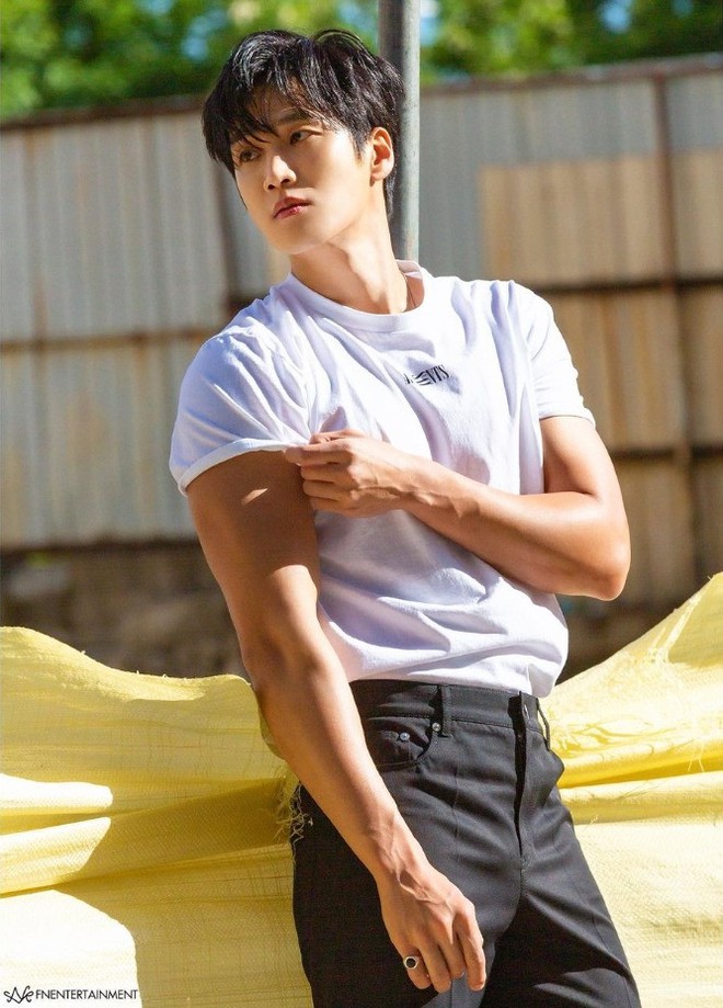 Ít ai biết nam thần nhìn tưởng thiếu gia tài phiệt lại từng chạy taxi kiếm sống- Ảnh 4.