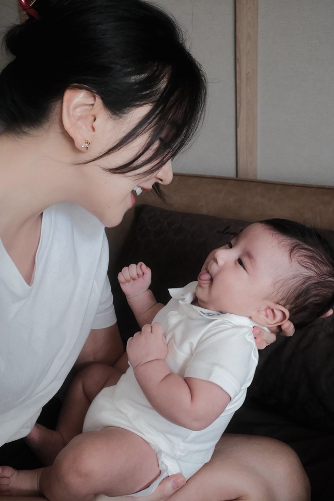 Bé Panda - quý tử nhà MC Mai Ngọc: Chú bé siêu trộm vía, cứng cáp và bụ bẫm với đôi mắt biết cười- Ảnh 19.