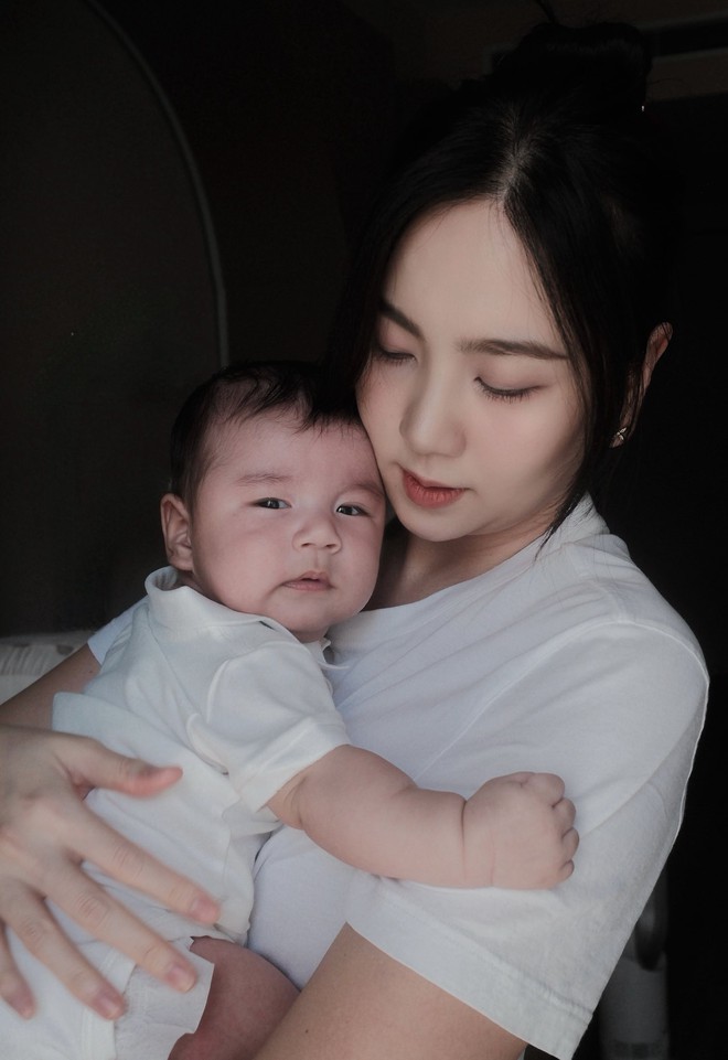 Bé Panda - quý tử nhà MC Mai Ngọc: Chú bé siêu trộm vía, cứng cáp và bụ bẫm với đôi mắt biết cười- Ảnh 18.