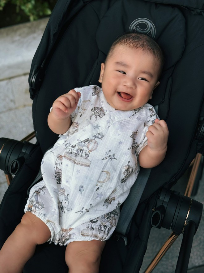 Bé Panda - quý tử nhà MC Mai Ngọc: Chú bé siêu trộm vía, cứng cáp và bụ bẫm với đôi mắt biết cười- Ảnh 17.