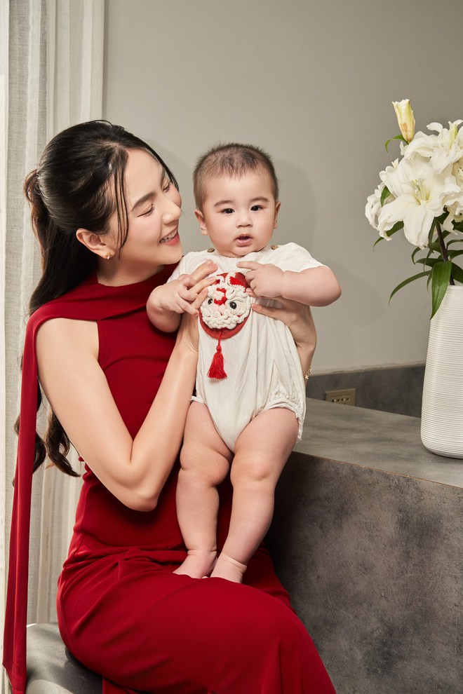 Bé Panda - quý tử nhà MC Mai Ngọc: Chú bé siêu trộm vía, cứng cáp và bụ bẫm với đôi mắt biết cười- Ảnh 12.