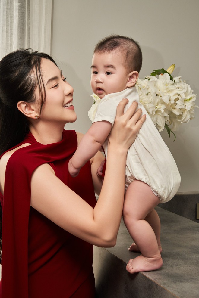 Bé Panda - quý tử nhà MC Mai Ngọc: Chú bé siêu trộm vía, cứng cáp và bụ bẫm với đôi mắt biết cười- Ảnh 13.