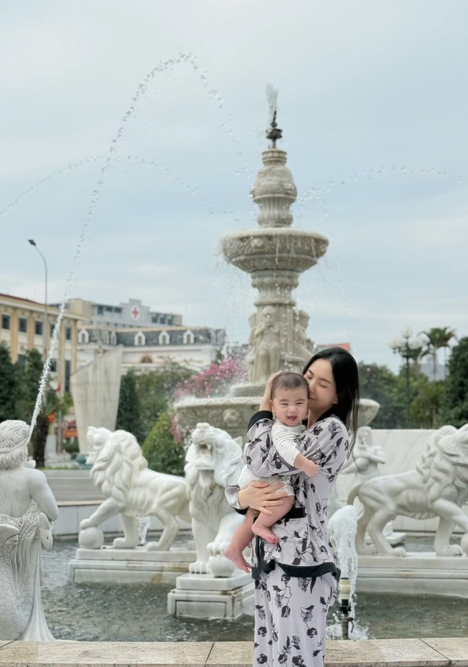 Bé Panda - quý tử nhà MC Mai Ngọc: Chú bé siêu trộm vía, cứng cáp và bụ bẫm với đôi mắt biết cười- Ảnh 10.