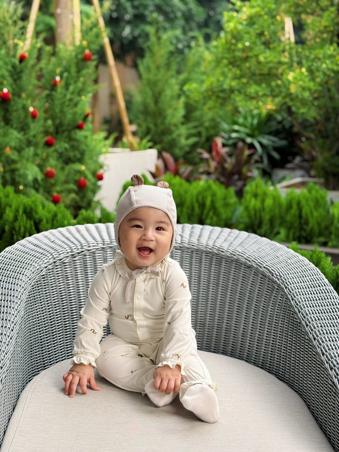 Bé Panda - quý tử nhà MC Mai Ngọc: Chú bé siêu trộm vía, cứng cáp và bụ bẫm với đôi mắt biết cười- Ảnh 9.