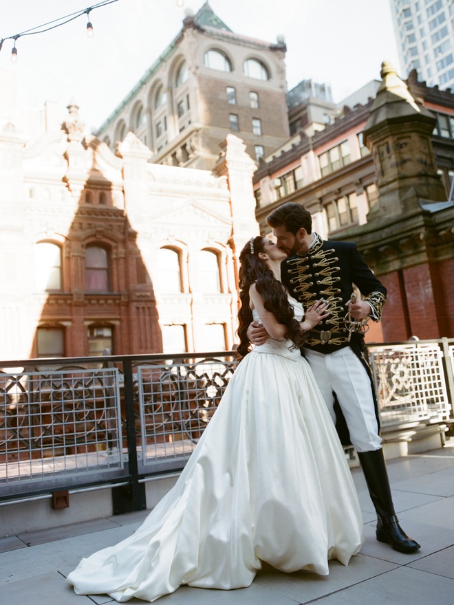 Nữ thần âm nhạc LMHT Worlds lên xe hoa cùng sếp lớn T1, ảnh cưới gây bão MXH vì visual đẹp xuất sắc!- Ảnh 5. Nữ thần âm nhạc LMHT Worlds lên xe hoa cùng sếp lớn T1, ảnh cưới gây bão MXH vì visual đẹp xuất sắc!- Ảnh 5.