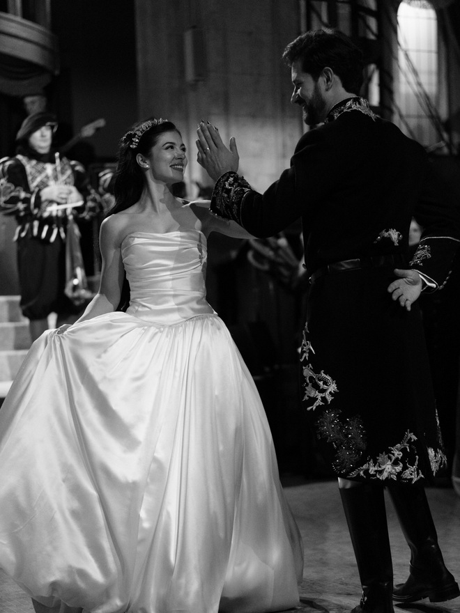 Nữ thần âm nhạc LMHT Worlds lên xe hoa cùng sếp lớn T1, ảnh cưới gây bão MXH vì visual đẹp xuất sắc!- Ảnh 3. Nữ thần âm nhạc LMHT Worlds lên xe hoa cùng sếp lớn T1, ảnh cưới gây bão MXH vì visual đẹp xuất sắc!- Ảnh 3.