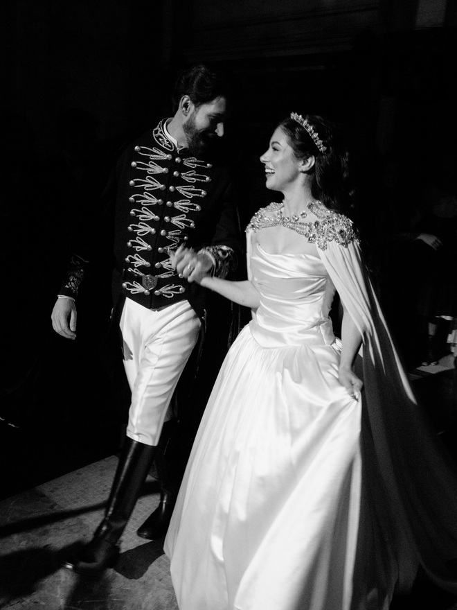 Nữ thần âm nhạc LMHT Worlds lên xe hoa cùng sếp lớn T1, ảnh cưới gây bão MXH vì visual đẹp xuất sắc!- Ảnh 7. Nữ thần âm nhạc LMHT Worlds lên xe hoa cùng sếp lớn T1, ảnh cưới gây bão MXH vì visual đẹp xuất sắc!- Ảnh 7.