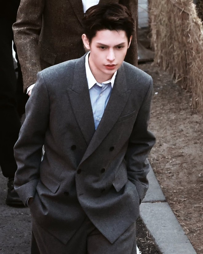 Han So Hee, Mingyu lép vế hoàn toàn trước đàn em CORTIS tại event mới nhất của Dior- Ảnh 8. Han So Hee, Mingyu lép vế hoàn toàn trước đàn em CORTIS tại event mới nhất của Dior- Ảnh 8.