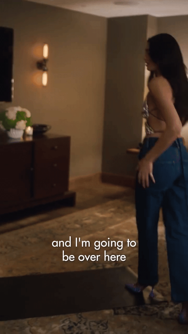 Nữ ca sĩ mặc gợi cảm, đi giày cao lênh khênh để "trồng chuối" thu hút 5 triệu lượt xem là ai?- Ảnh 3.