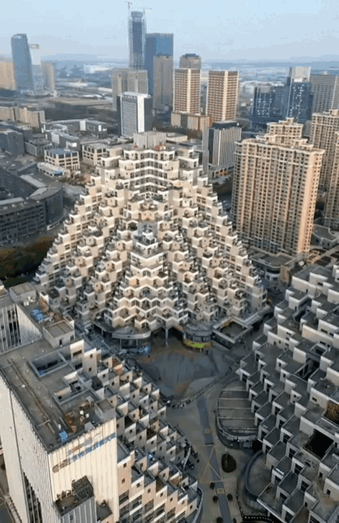 Hàng tỷ người "đau mắt" khi nhìn cảnh tượng này- Ảnh 1.