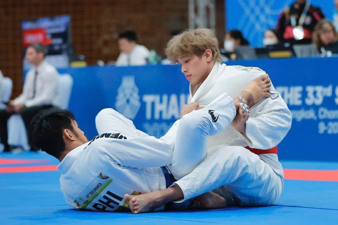 "Cực phẩm" tuyển võ Việt Nam gây bão với visual chuẩn nam thần, nhìn sang loạt bằng khen, huy chương mới thực sự "choáng"!- Ảnh 10.