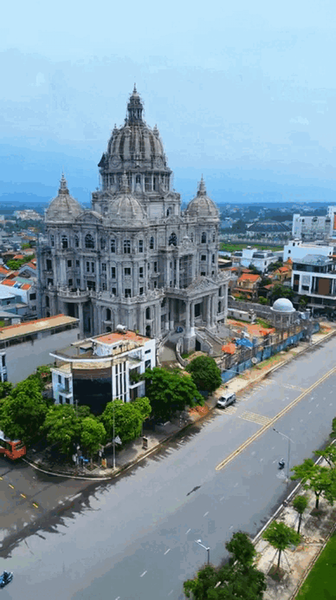 Lâu đài sáng nhất Phú Thọ: Cảnh tượng khiến ai nhìn cũng choáng váng- Ảnh 4.