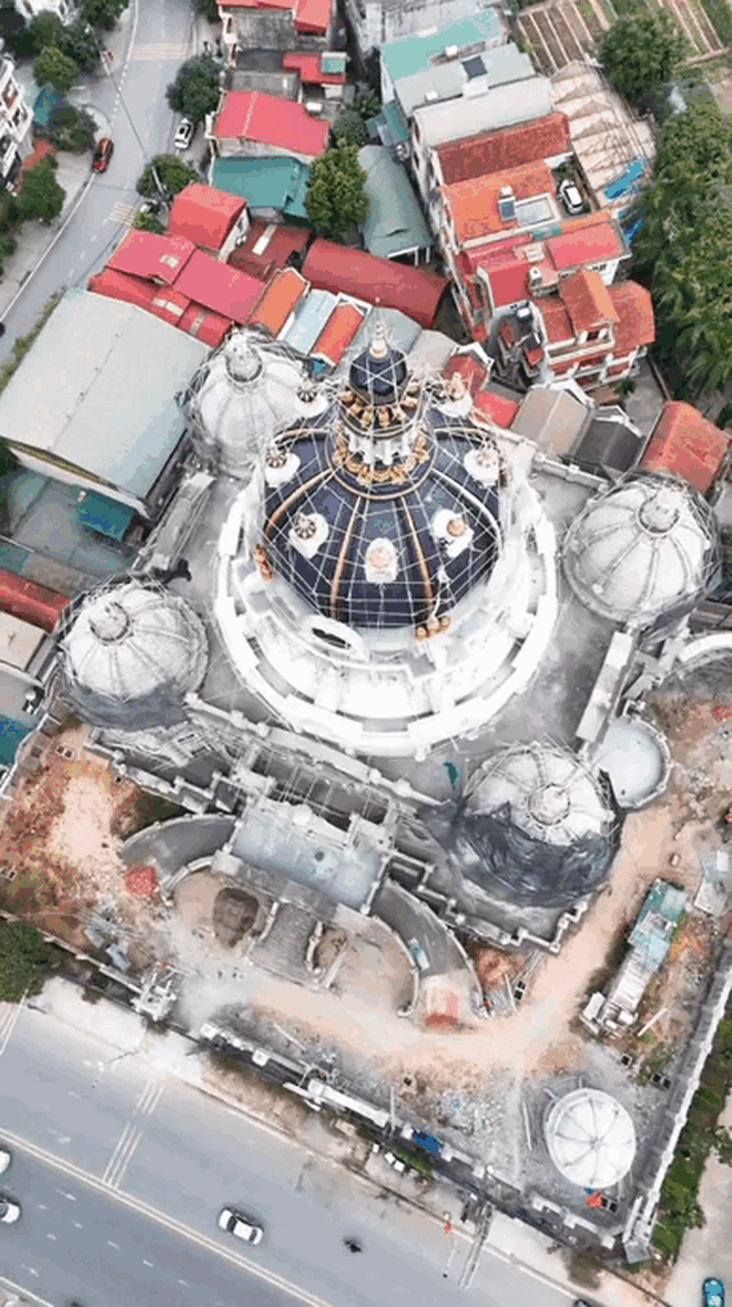 Lâu đài sáng nhất Phú Thọ: Cảnh tượng khiến ai nhìn cũng choáng váng- Ảnh 2.