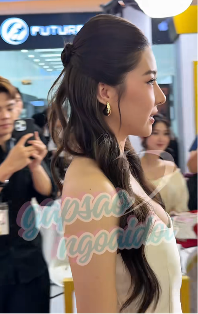 Góc nghiêng suýt nhầm thành Lưu Diệc Phi của vợ Quân AP: "Mũi này là thật hả?- Ảnh 3. Góc nghiêng suýt nhầm thành Lưu Diệc Phi của vợ Quân AP: "Mũi này là thật hả?- Ảnh 3.