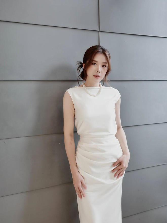 Góc nghiêng suýt nhầm thành Lưu Diệc Phi của vợ Quân AP: "Mũi này là thật hả?- Ảnh 9. Góc nghiêng suýt nhầm thành Lưu Diệc Phi của vợ Quân AP: "Mũi này là thật hả?- Ảnh 9.