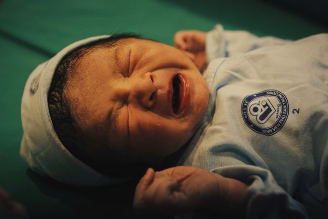 Picha - quý tử nhà HH Ngọc Hân: Em bé chào đời trong ca sinh hiếm, càng lớn ra dáng "mỹ nam" tương lai- Ảnh 1.