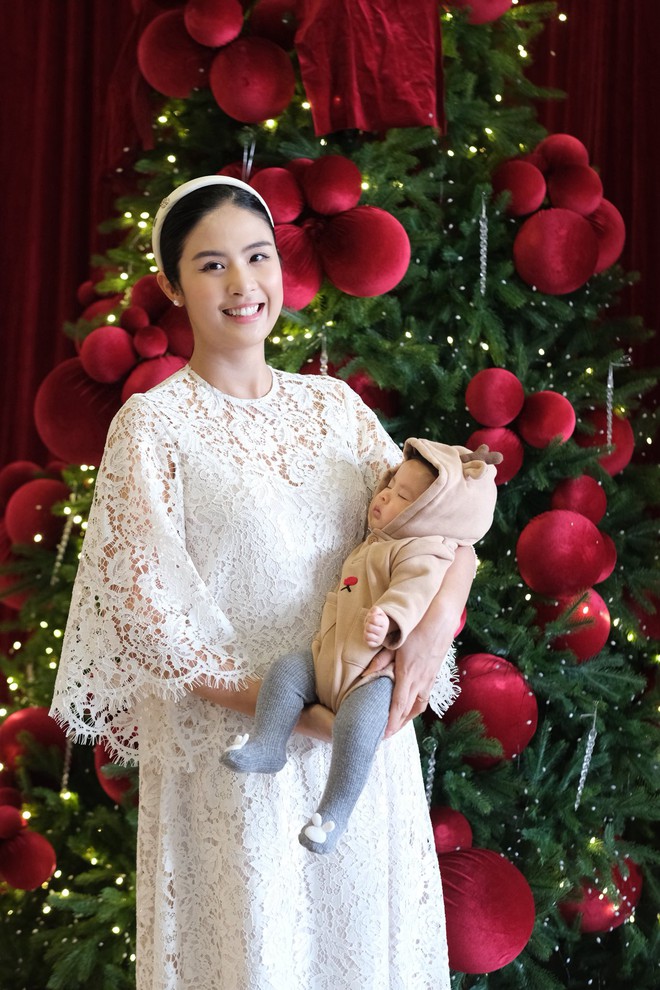 Picha - quý tử nhà HH Ngọc Hân: Em bé chào đời trong ca sinh hiếm, càng lớn ra dáng "mỹ nam" tương lai- Ảnh 10.