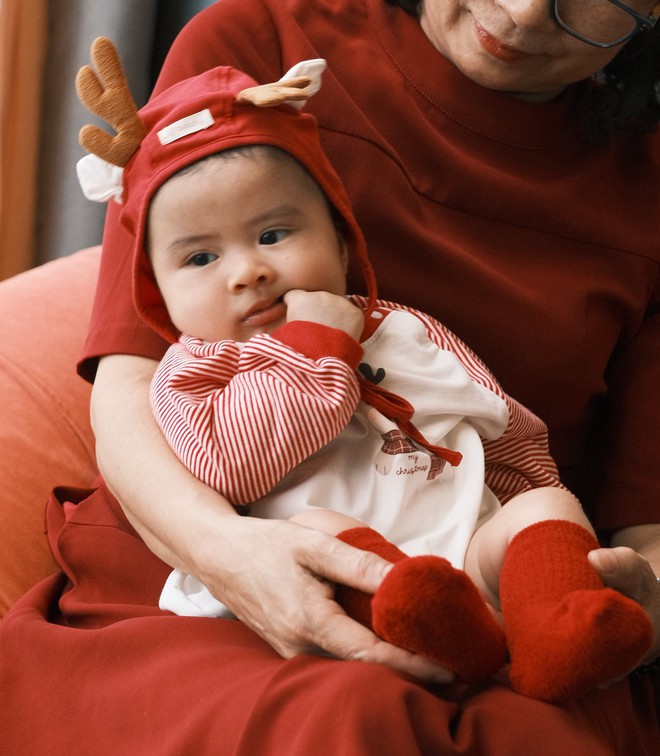 Picha - quý tử nhà HH Ngọc Hân: Em bé chào đời trong ca sinh hiếm, càng lớn ra dáng "mỹ nam" tương lai- Ảnh 12.