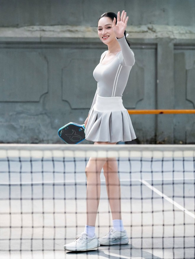 Có mấy tấm ảnh Kỳ Duyên chơi pickleball với Hương Giang thôi mà không thể rời mắt, visual trắng phát sáng!- Ảnh 9.
