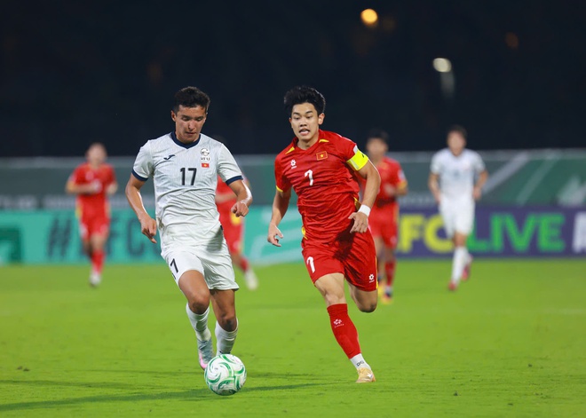 Nụ hôn phép màu lên bóng của Đình Bắc- Ảnh 3.