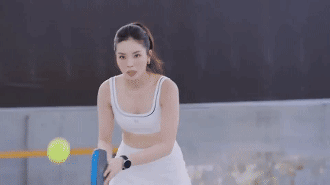 Đi học muộn nhưng thầy xịn khỏi bàn: Kỳ Duyên được Lý Hoàng Nam kèm cặp chơi pickleball, visual trắng phát sáng gây sốt MXH- Ảnh 12.