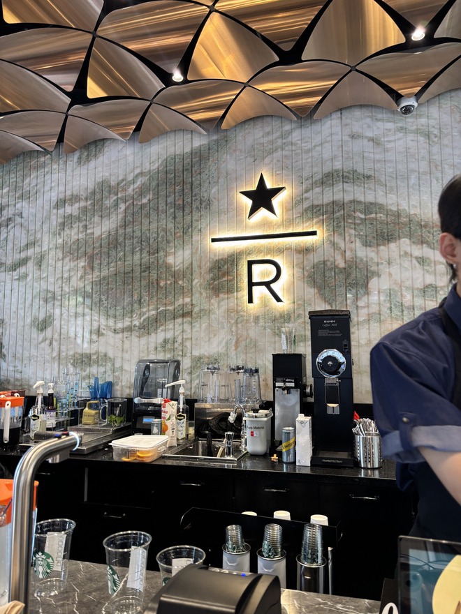 Starbucks "ôm" loạt vị trí vàng tỷ đồng - ván cược mặt bằng tại Việt Nam- Ảnh 5.