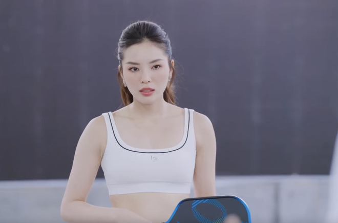 Đi học muộn nhưng thầy xịn khỏi bàn: Kỳ Duyên được Lý Hoàng Nam kèm cặp chơi pickleball, visual trắng phát sáng gây sốt MXH- Ảnh 8.