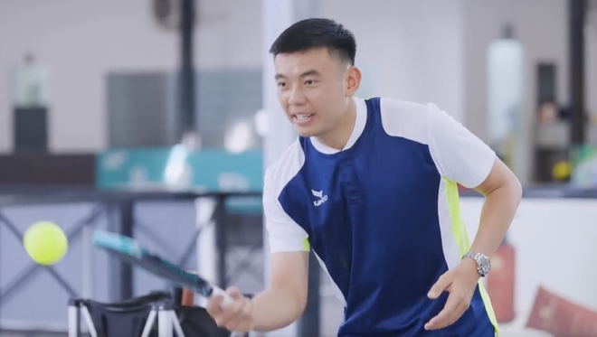 Đi học muộn nhưng thầy xịn khỏi b&agrave;n: Kỳ Duy&ecirc;n được L&yacute; Ho&agrave;ng Nam k&egrave;m cặp chơi pickleball, visual trắng ph&aacute;t s&aacute;ng g&acirc;y sốt MXH- Ảnh 9.