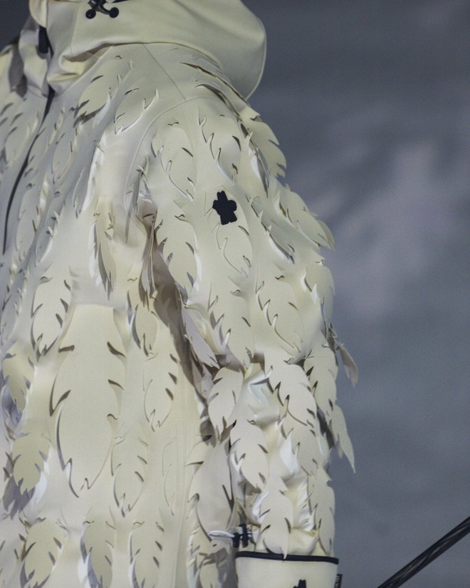 Fashion show giữa núi tuyết khiến dàn sao phải “liều mình” trong đêm tối, Jennie bị lu mờ trước cảnh đẹp có một không hai- Ảnh 18.