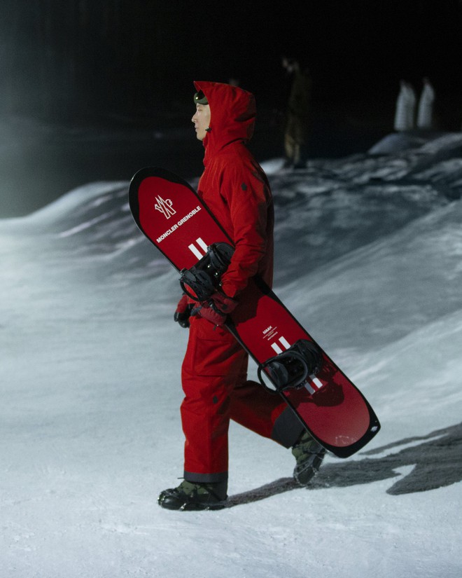 Fashion show giữa núi tuyết khiến dàn sao phải “liều mình” trong đêm tối, Jennie bị lu mờ trước cảnh đẹp có một không hai- Ảnh 15.