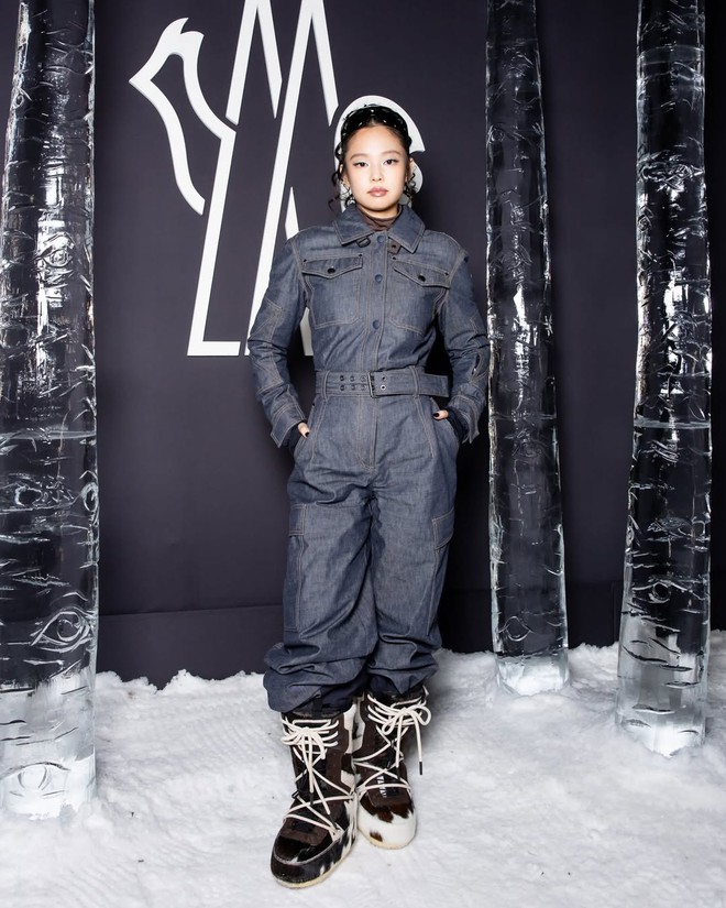 Jennie kín bưng tới sự kiện, netizen phán “lùn thấy cưng”- Ảnh 3.