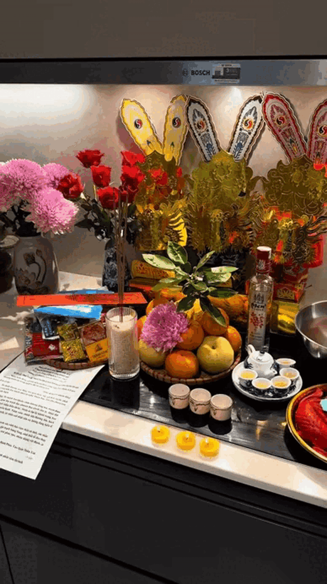 Bàn thờ 23 Tết nhà Đoàn Văn Hậu: Đúng lễ nghi chuẩn phong thuỷ, Doãn Hải My được cả thiên hạ khen quá khéo- Ảnh 3.