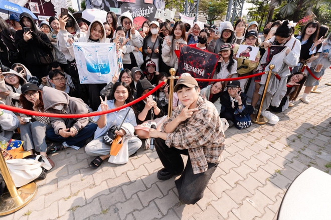 Toàn cảnh "vũ trụ" fandom IDOL14 tại WeChoice Awards 2025: Loạt hoạt động lần đầu tiên xuất hiện! - Ảnh 10.