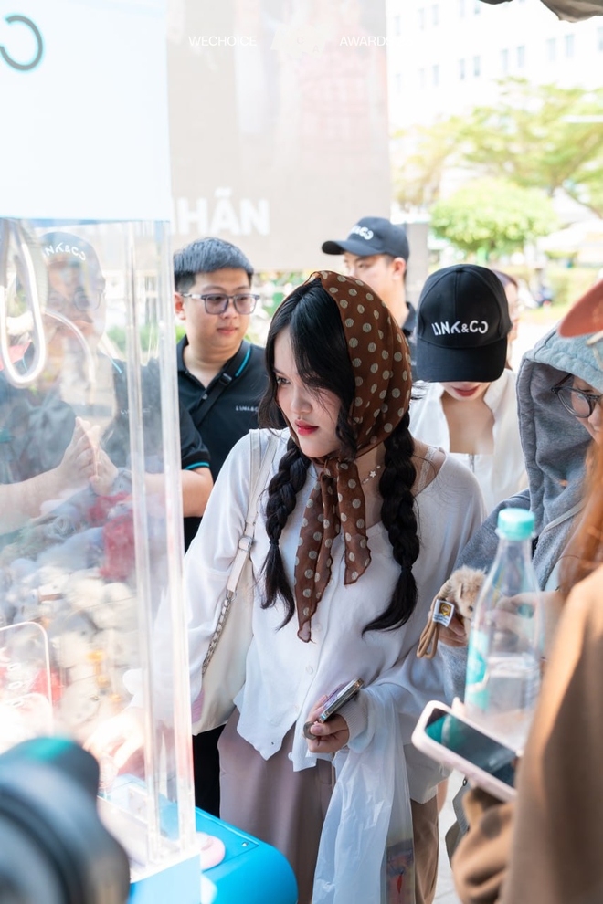 Toàn cảnh "vũ trụ" fandom IDOL14 tại WeChoice Awards 2025: Loạt hoạt động lần đầu tiên xuất hiện! - Ảnh 15.