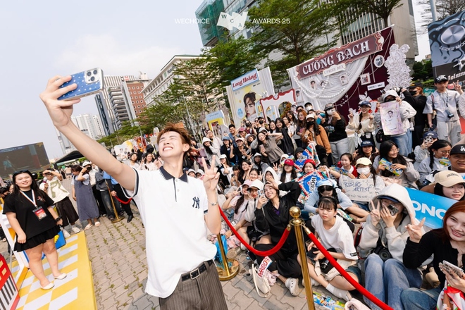 Toàn cảnh "vũ trụ" fandom IDOL14 tại WeChoice Awards 2025: Loạt hoạt động lần đầu tiên xuất hiện! - Ảnh 6.