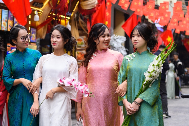 26 Tết rồi, ra mà xem Hà Nội đã đổi khác cỡ này! - Ảnh 17.