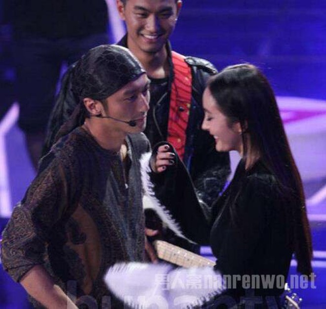 Tình cũ không rủ cũng tới: Bắt gặp Dương Mịch công khai nhìn Tạ Đình Phong đắm đuối, chuyện quá khứ bỗng hot lại?- Ảnh 9.