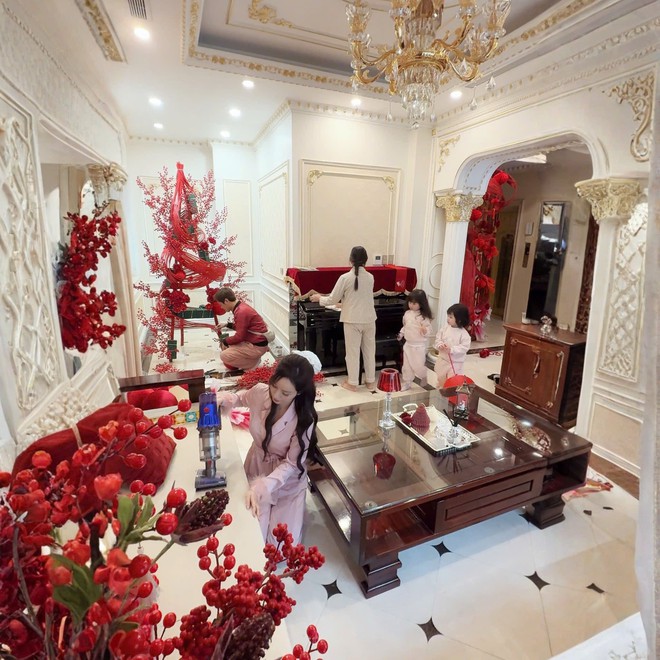 "Check-in" penthouse, biệt thự hội nhà giàu 27 Tết: Đường đua trang trí Tết chính thức tăng tốc! - Ảnh 28.