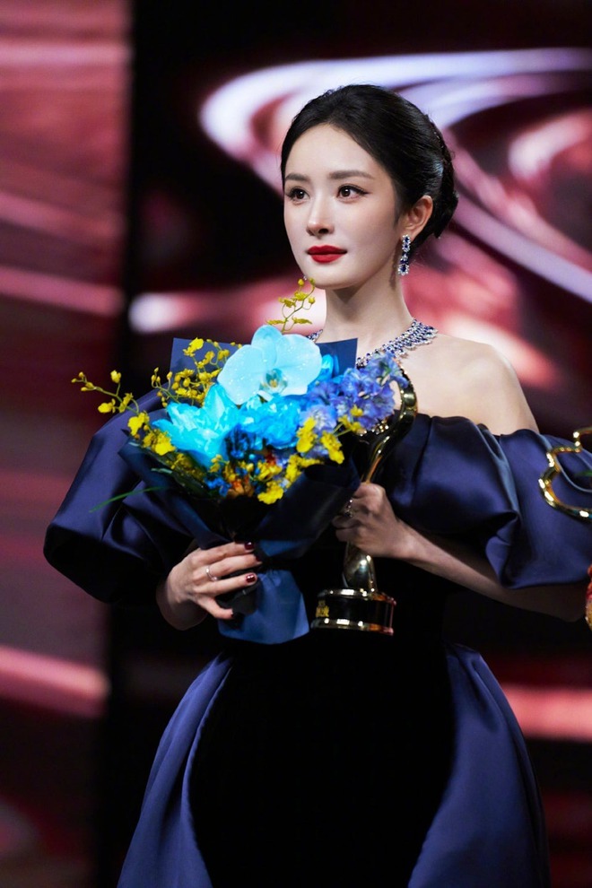 Tình cũ không rủ cũng tới: Bắt gặp Dương Mịch công khai nhìn Tạ Đình Phong đắm đuối, chuyện quá khứ bỗng hot lại?- Ảnh 5.