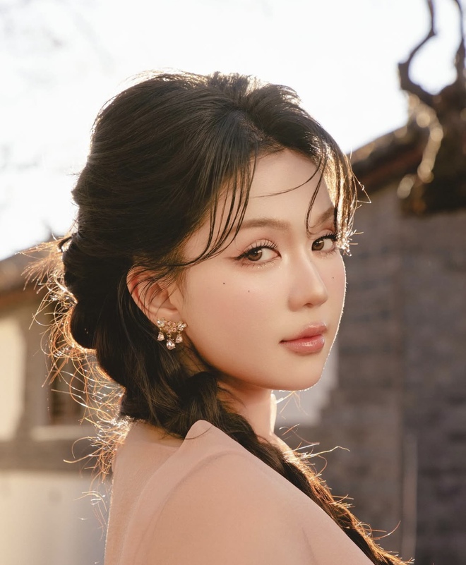 Ngọc Trinh mà sao ai nhìn cũng ra Bạch Lộc- Ảnh 10.